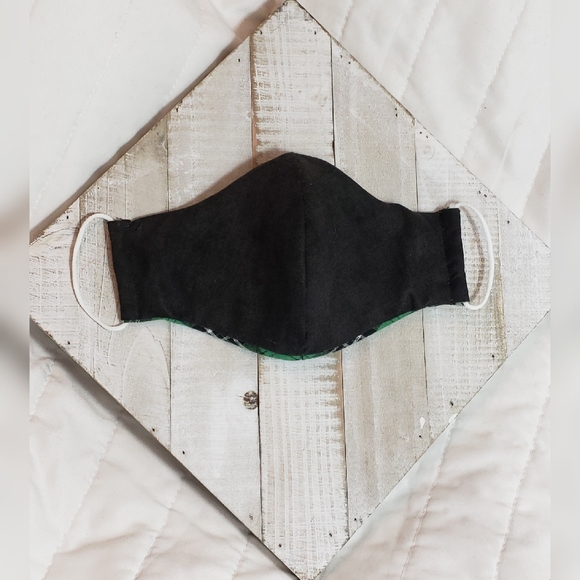 Green Black Plaid Face Mask Reversible Triple Layer Filter NWT - Picture 3 of 3